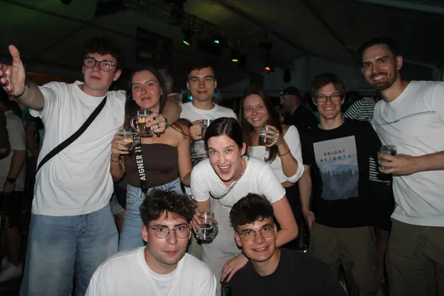 Ein feuchtfröhlicher Abend im Bierzelt des Golser Volksfestes.