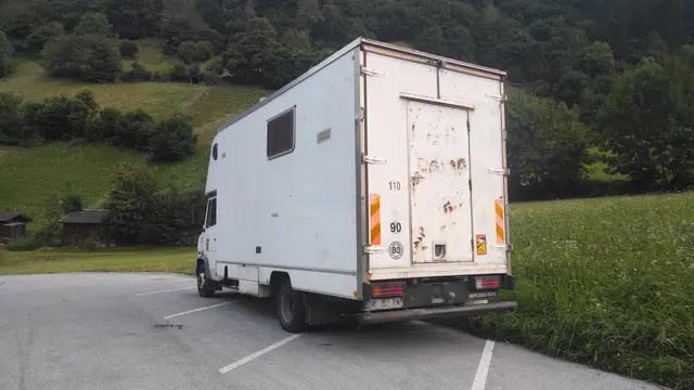 umgebauter Kühllaster - Ticket für einen Parkplatz wurde bezahlt | Foto: TBW Est. Stubai