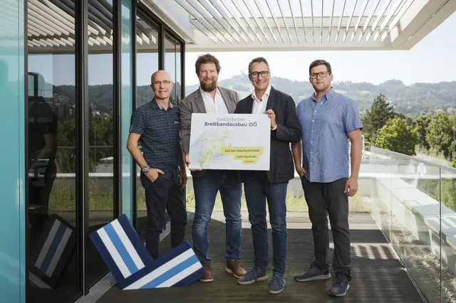 Von links: Helmut Fabian (Leitung Netzwerkplanung &amp; Dokumentation LIWEST), Andreas Aigner (Abteilungsleiter Infrastruktur &amp; Technischer Support LIWEST) Stefan Gintenreiter (Geschäftführer LIWEST), Thomas Gstöttner (Projektmanager Netzausbau LIWEST) | Foto: LIWEST/Kneidinger Photography