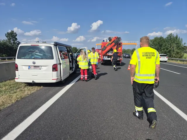 In den Crash waren ein VW-Bus und ein E-Auto verwickelt. | Foto: www.einsatzdoku.at