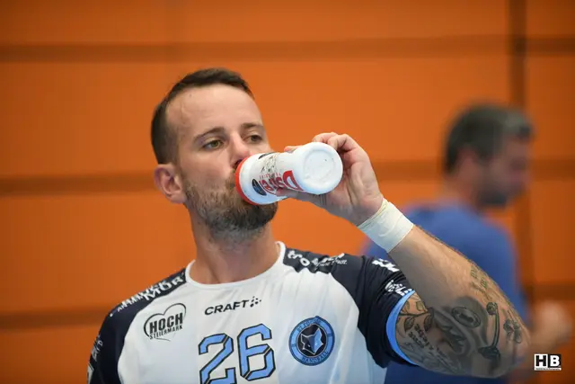 Trinkpause für Martin Breg (BT Füchse) | Foto: Bernd Haider