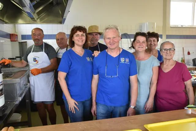 Die Küchencrew stand fürs leibliche Wohl parat. | Foto: Michael Strini