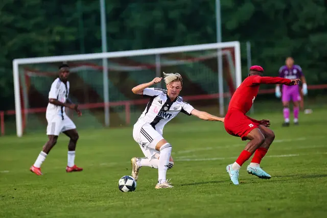 Im Spitzenspiel gegen ASKÖ Oedt trennten sich beide Teams unentschieden. | Foto: Reischl