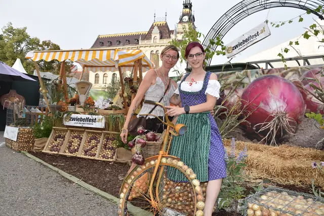 Doch nicht nur Musikfans kamen auf ihre Kosten. Unter dem Motto „Alles rund um die Feldfrucht“ bot das Zwiebelfest wieder ein riesiges Rahmenprogramm | Foto: Reitner/MeinBezirk