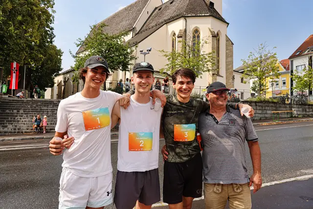 Felix Bernhard (2.v.l.) und seine Lauf-Buddies. | Foto: Reischl
