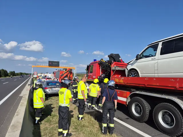 Ein Unfall auf der A2 zwischen Seebenstein und Wr. Neustadt beschäftigte die Rettungskräfte. | Foto: www.einsatzdoku.at