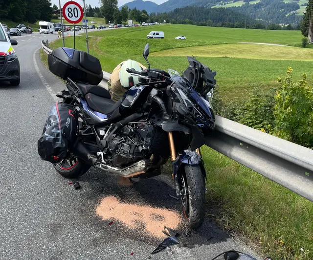 Schwerer Motorradunfall im Gemeindegebeit Söll. | Foto: Zoom-tirol