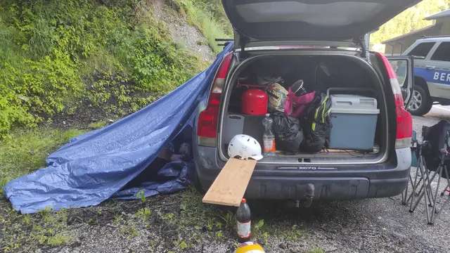 notdürftig gegen Regen geschützt nehmen Wildcamper einiges in Kauf | Foto: TBW Est. Stubai