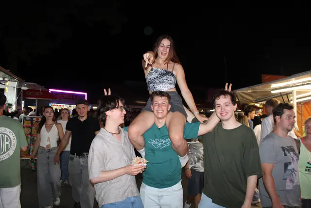 (v.l.n.r) Juli, Vicky, Fritzi und Consti unterhielten sich gut bei dem diesjährigen Golser Volksfest. 