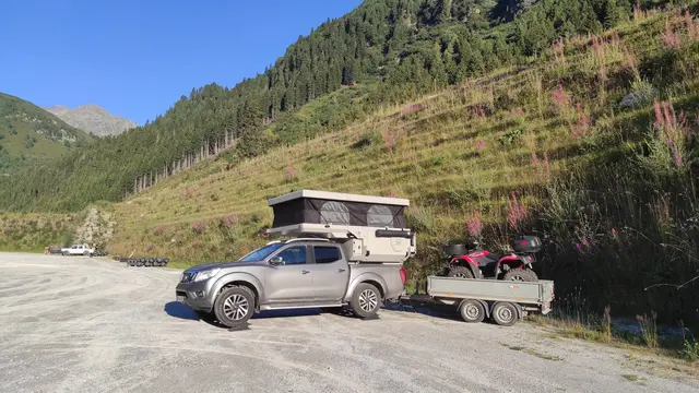 Haus, Hund und Quad - alles dabei! Leben auf engstem Raum ... | Foto: TBW Est. Stubai