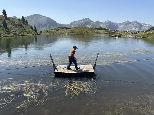 Floß am Krummschnabelsee | Foto: meinbezirk.at/lungau