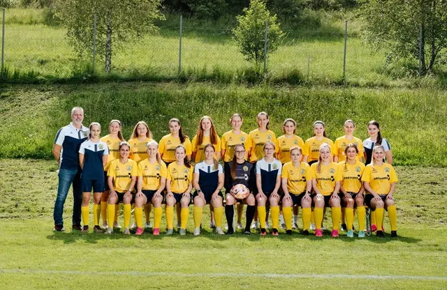 Die Damenmannschaft der Union Lembach freut sich sehr über die Auszeichnung. | Foto: Union Lembach