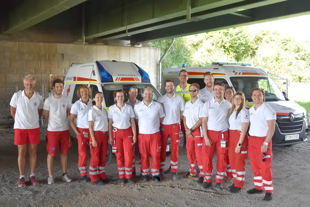 Rotes Kreuz und Wasserrettung: Bewährte Zusammenarbeit am Stützpunkt „Camping West“. | Foto: ÖRK / Reinhard Gölzner