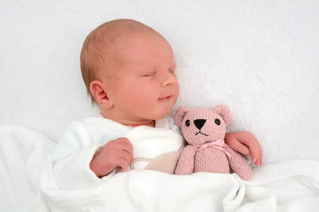 Name: Lilli Marie
Geburtsdatum: 11.08.2025
Gewicht: 2.980 g
Größe: 48 cm
Eltern: Christina und Florian Hubmann aus St. Stefan ob Leoben | Foto: Babysmile