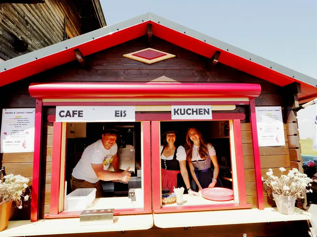 Für Speis und Trank war natürlich reichlich gesagt. | Foto: Robert Heuberger