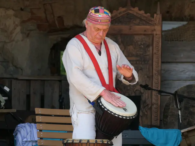 Franz Gronister baut seine Instrumente selber