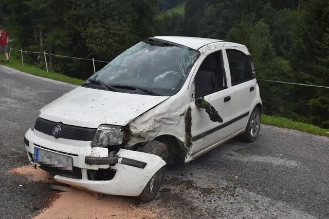 In Brandberg überschlug sich ein Pkw – fünf Frauen wurden verletzt. | Foto: zoom.tirol