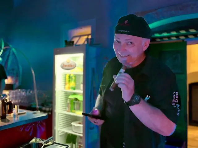 Auch der Doppelgrillweltmeister gönnte sich an diesem Abend eine Zigarre. | Foto: Markus Kahrer