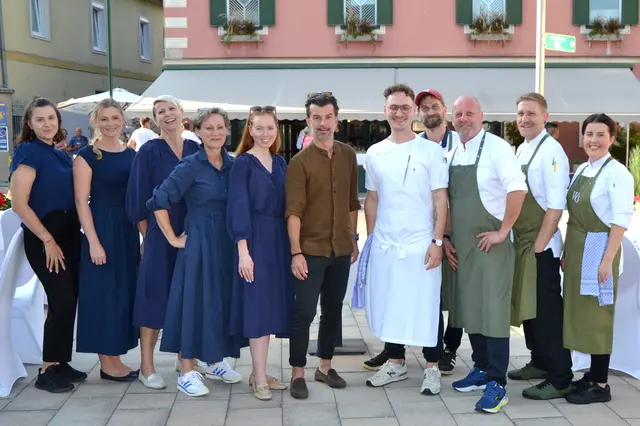 Das Wörgötter-Team und Diplom-Sommelier Bernd Demmerer begeisterten die Gäste. Fotos: Kremser