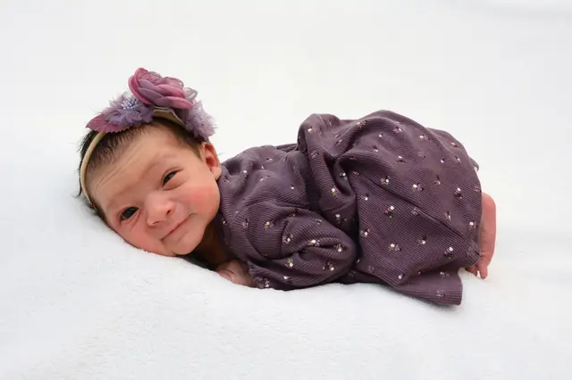 Name: Zoya
Geburtsdatum: 12.08.2025
Gewicht: 3.010 g
Größe: 52 cm
Eltern: Zohra Rahmani und Frogh Kheyrkhah aus Bruck an der Mur | Foto: Babysmile