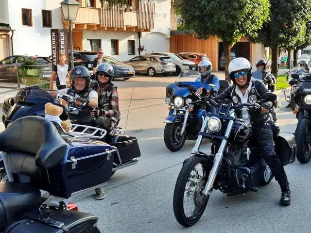 Die Stimmung unter den Harley-Fahrerinnen/Fahrern war bestens – gut gelaunt kamen sie in Maria Alm an. | Foto: Braun