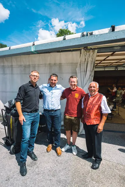 Bgm L. Peer, Ehrenobm. R. Muigg, Obm. P. Geir, Pfarrgemeinderatsobm. E. Ehrenreich | Foto: Pernsteiner