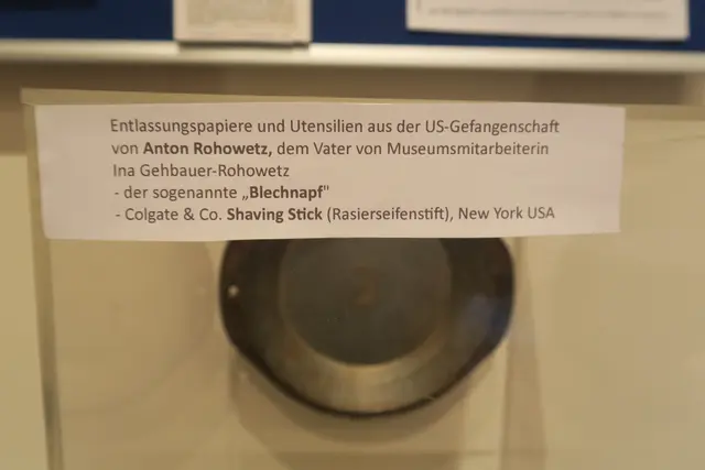 Im Bezirksmuseum hat Gehbauer den "Blechnapf" ihres Vaters ausgestellt. | Foto: Patricia Hillinger/MeinBezirk