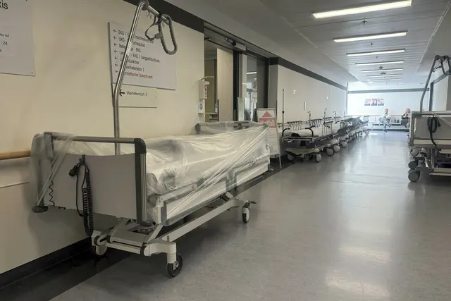 In bzw. vor einer Wiener Klinik wurde ein Mann zweier Frauen übergriffig. (Archiv) | Foto:  Frank Hoermann / dpa Picture Alliance / picturedesk.com