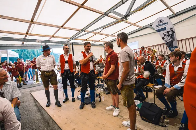 Eine große Freundschaft zwischen Navis und Ramingstein.  | Foto: Pernsteiner