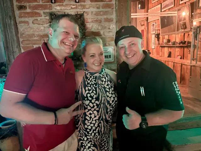 Begeisterte Gäste konnten sich mit Adi Matzek ablichten lassen. | Foto: Markus Kahrer