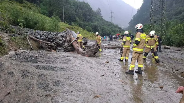 Ein Murenabgang auf der Stubachstraße forderte die Feuerwehr in Uttendorf. | Foto: Feuerwehr Uttendorf