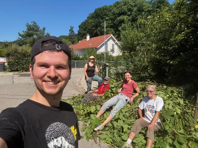 Florian Ladenstein im Einsatz für den Naturschutz. Im September geht es weiter. | Foto: Grüne Gablitz