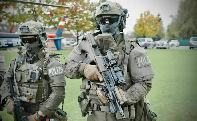 Im Zuge einer Fahndung, an der auch das Einsatzkommando Cobra beteiligt war, wurde ein 20-jähriger Mann festgenommen. (Symbolfoto) | Foto: MeinBezirk.at