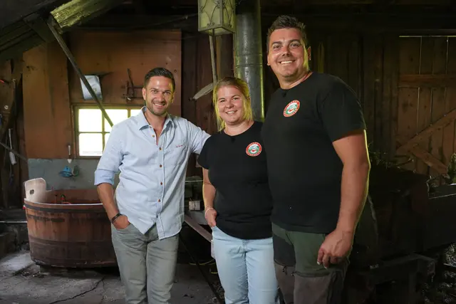 Das Ehepaar Dagn vertreibt die in Handarbeit produzierte Wundercreme besonders häufig in Skandinavischen Ländern. | Foto: ServusTV/Sabine Knoche/Degn Film