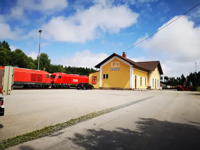 Wer kostenlose Abkühlung sucht, sollte die Badesachen einpacken. Von Waldhausens Bahnhof sind es nur wenige Gehminuten bis zum Freibad. | Foto: privat