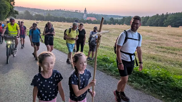160 Teilnehmer machten sich beim Pilger-Marathon von Stift Zwettl nach Röhrenbach an Maria Himmelfahrt auf den Weg. | Foto: Kopper und Litschauer