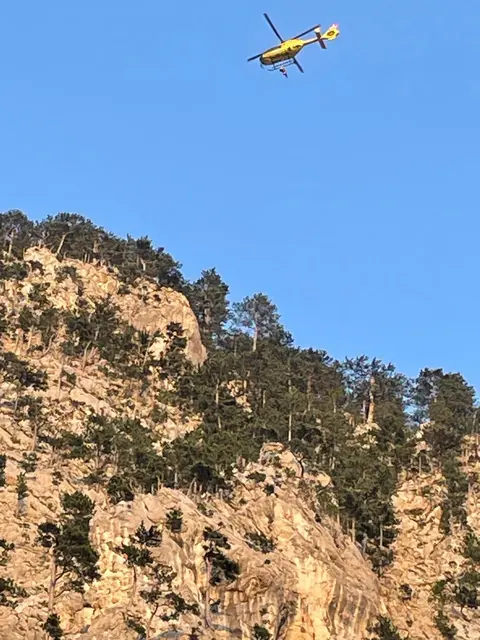 Auch der Heli kam am Wochenende für die Polinnen zum Einsatz. | Foto: Bergrettung Reichenau/Rax