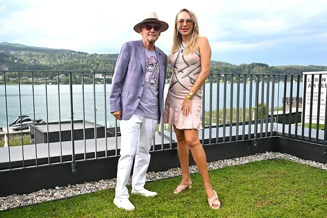 Ekaterina und Christian Mucha gefällt das Ambiente am Wörthersee | Foto: Josef Bodner