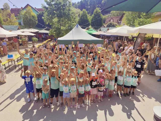 85 Kinder stellten sich der Herausforderung beim ersten Weindörfl Kinderlauf in Großklein – und alle erreichten stolz und strahlend das Ziel. Ein gelungener Auftakt. | Foto: Patricia Reiterer