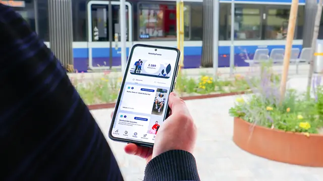 Die eigene App der Wiener Lokalbahnen wurde neu gestaltet.  | Foto: WLB