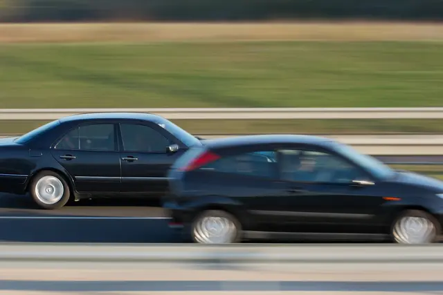 Bei einem Überholvorgang kam es am Sonntag zu einem Unfall auf der Mölltalstraße. (Symbolfoto) | Foto: stock.adobe.com/at/Gudellaphoto