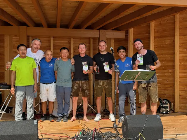 Die "Voigas-Combo" trat für den "Verein Swan - A Herz fia Nepal auf" - sehr zur Freude von Gerhard Ebner und seiner nepalesischen Mitarbeiter. | Foto: Camping &amp; donAu-Standl 