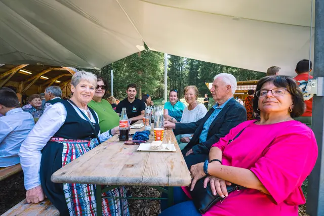 Elfie, Barbara, Elias, Angelika, Anneliese, Friedl und Maria genossen die Musik | Foto: Pernsteiner
