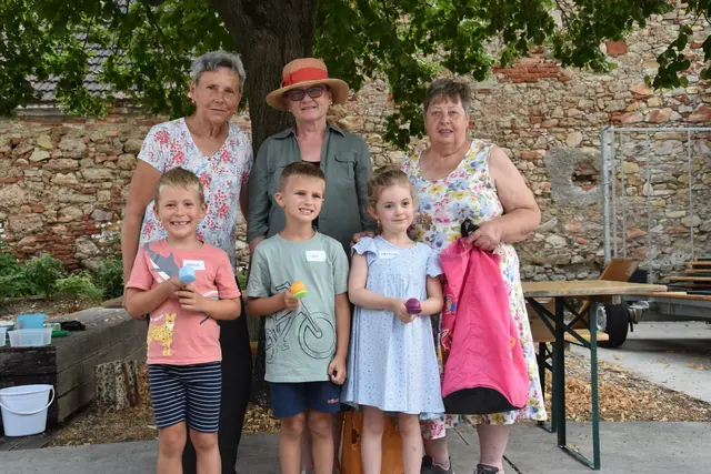 Wilma Müller, Ingrid Rödl und Elfriede Weidinger der NÖ Senioren sorgten beim Eierlauf für spannende Herausforderungen | Foto: Michaela Müller