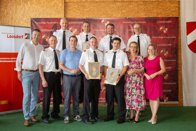 Dank an die Vertreter der Feuerwehren des Bezirks Waidhofen/Thaya | Foto: Macher Fotografie