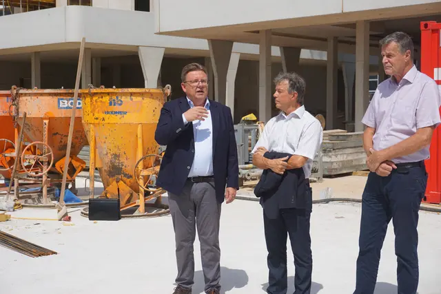 Bürgermeister Josef Karbon (l.) | Foto: Martina Obertimpfler 