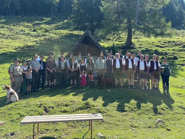 Viele Gäste auf der Dolinza-Alm  | Foto: ÖVPClub
