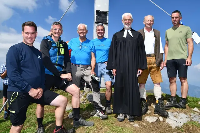 Das Kreuz wurde 1975 mithilfe von über 100 Freiwilligen errichtet. | Foto: Gemeinde Stockenboi