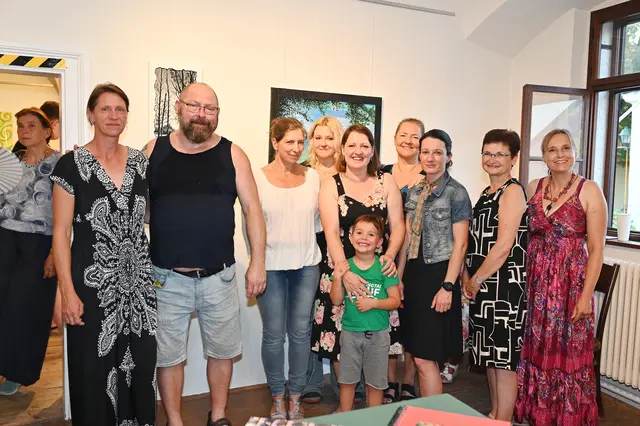 Im Bild die Künstlergruppe Künstlerbrei mit Marcus Schmalzl und Bürgermeisterin Dagmar Händler. | Foto: Pohl