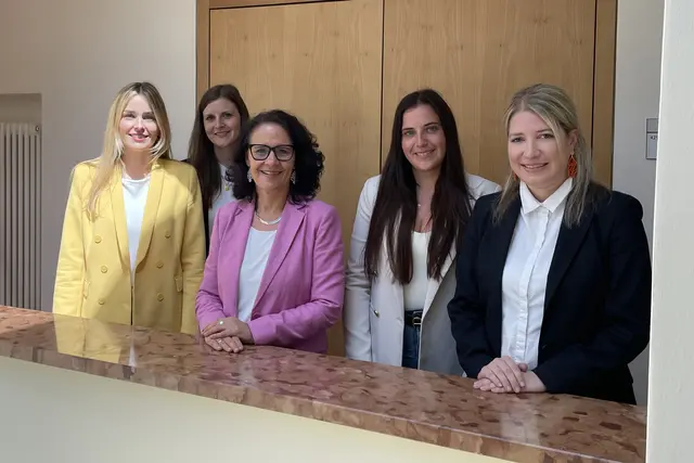 Landesrätin Daniela Gutschi (v.l.), Katharina Wimmer (Referatsleiterin Frauen und Diversität) und die Juristinnen Constanze Auböck-Weiß, Anja Koch und Julia Wöß Salzburg | Foto: Land Salzburg/Büro Gutschi